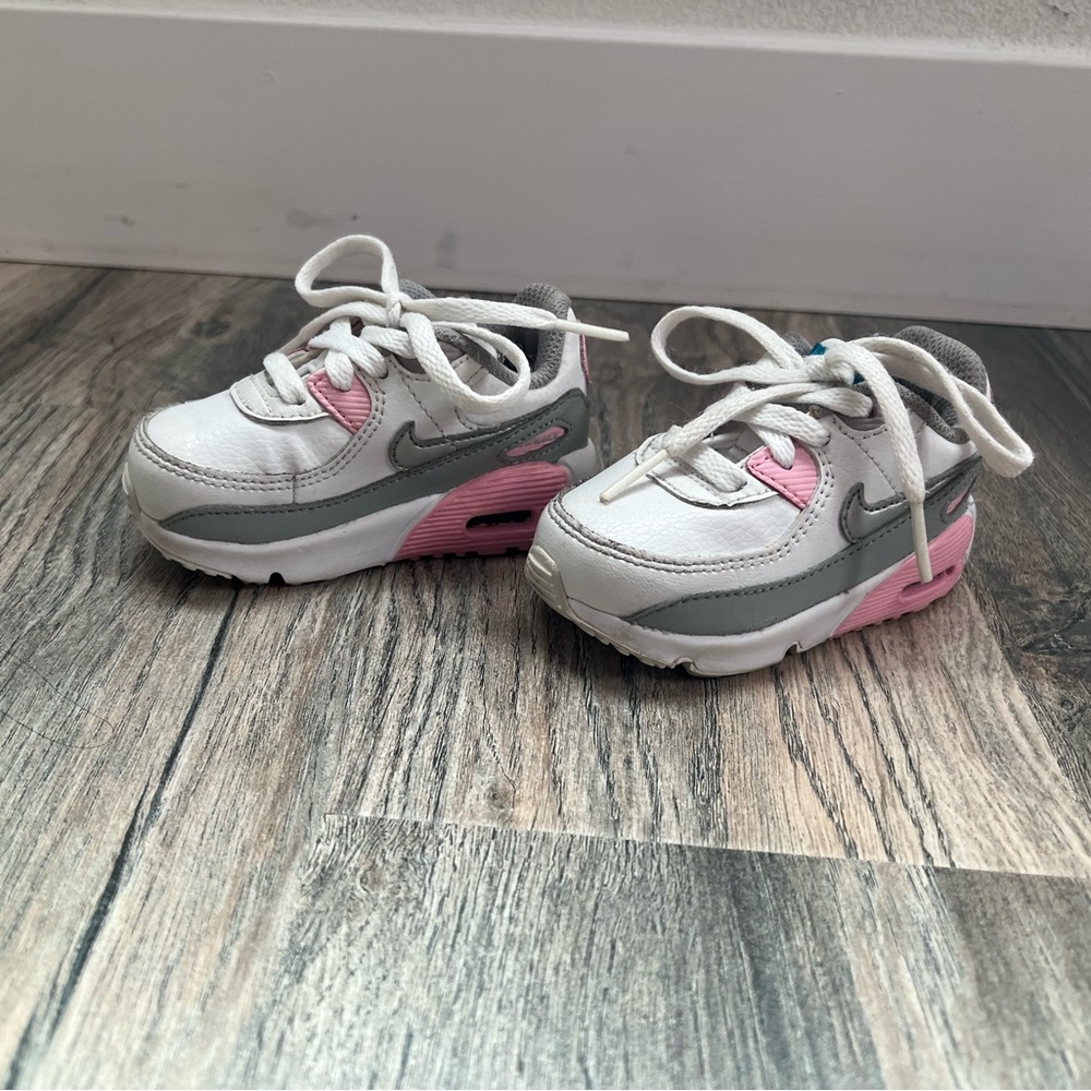 Nike Air Max ‘90 Pink & Silver Toddler Sneakers 💗